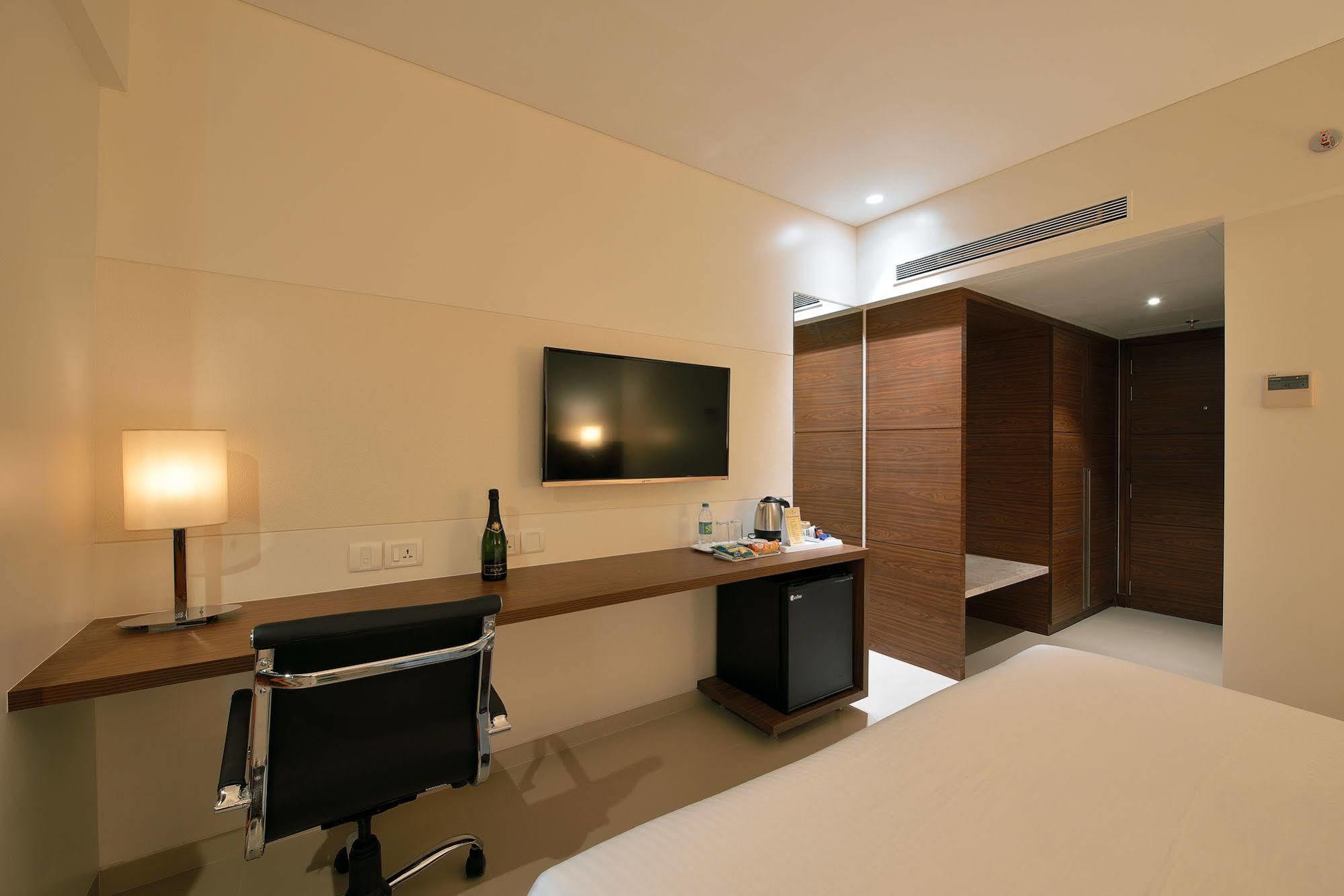 Krishna Palace Hotel - Ambernath Ambarnath Zewnętrze zdjęcie