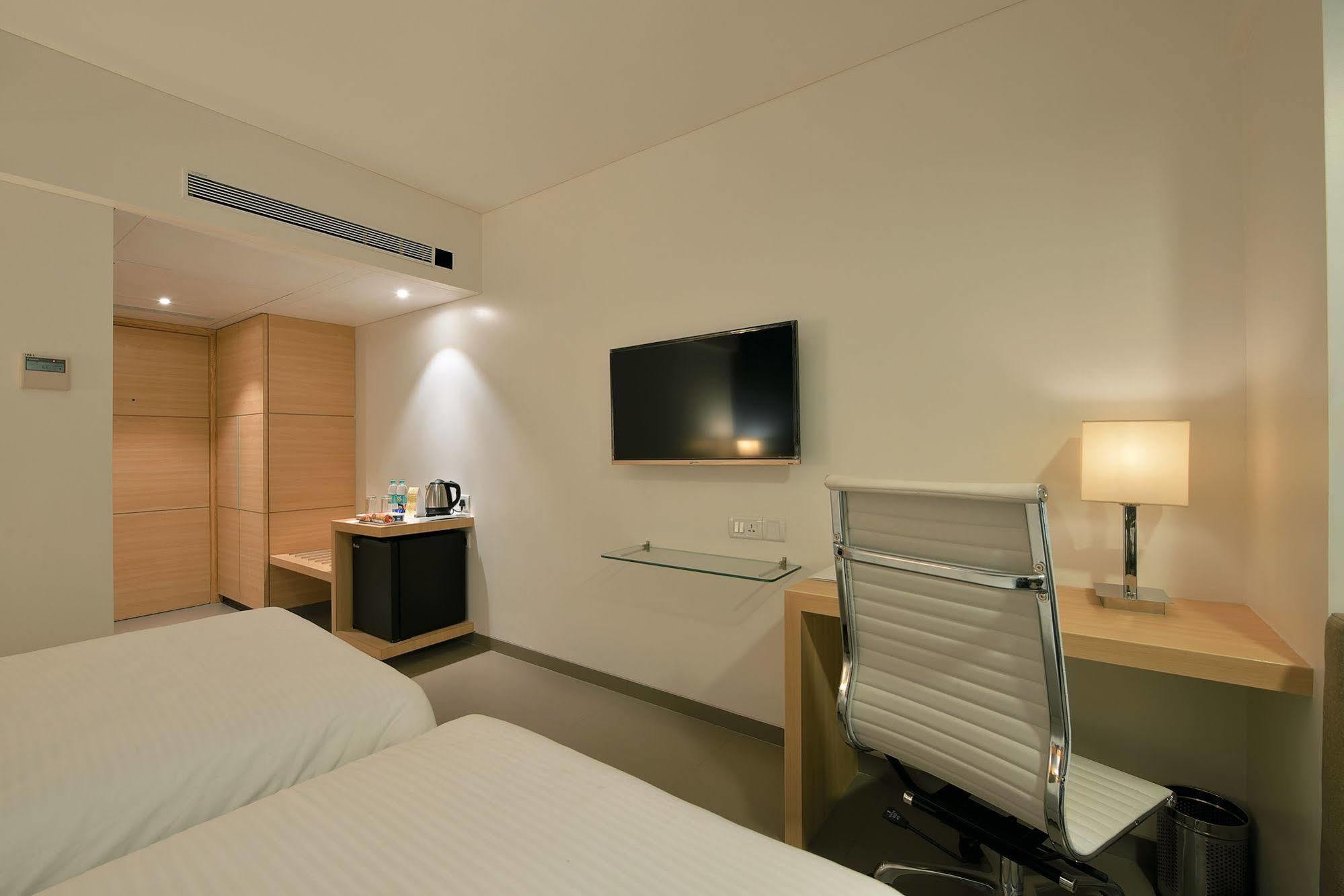 Krishna Palace Hotel - Ambernath Ambarnath Zewnętrze zdjęcie