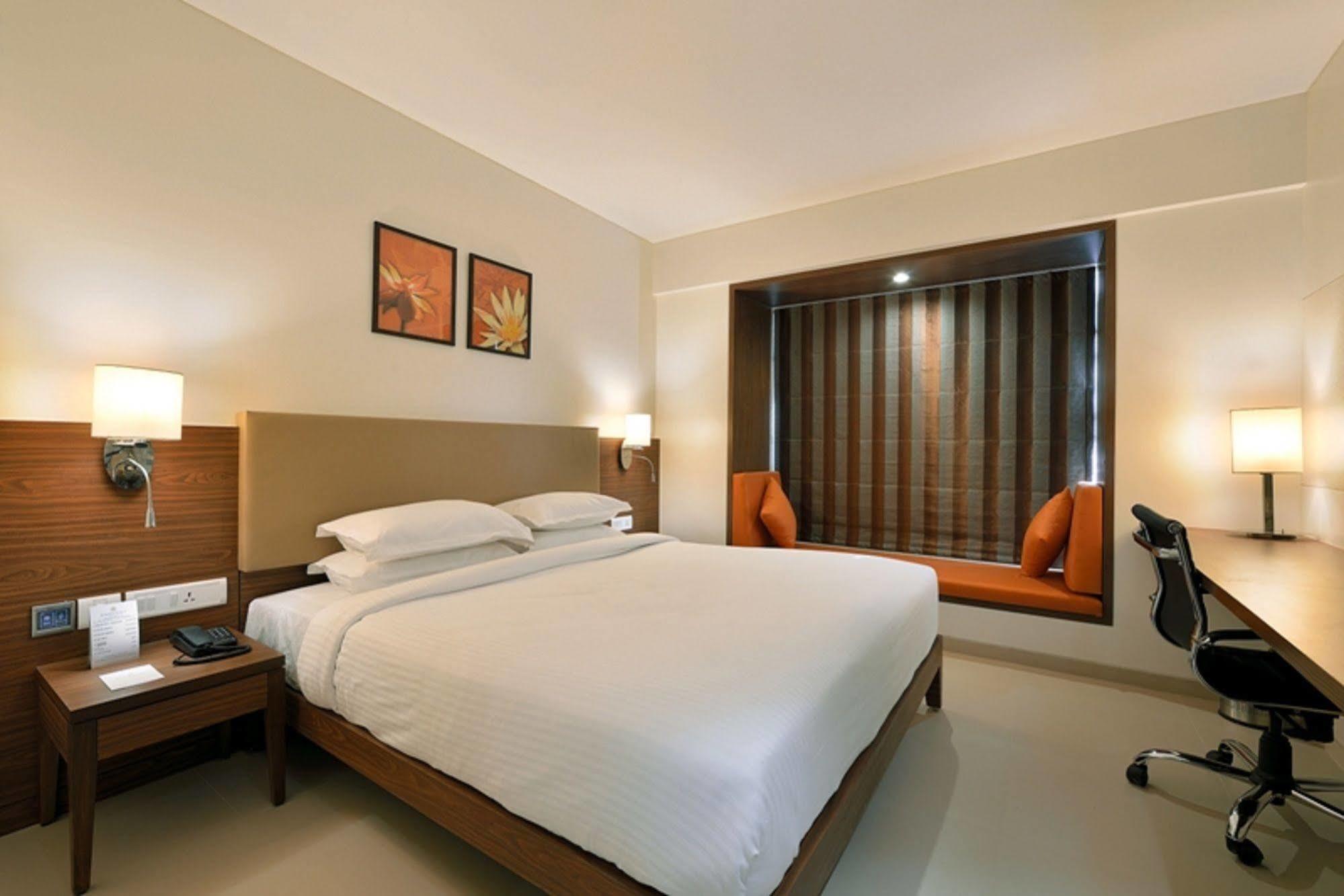 Krishna Palace Hotel - Ambernath Ambarnath Zewnętrze zdjęcie